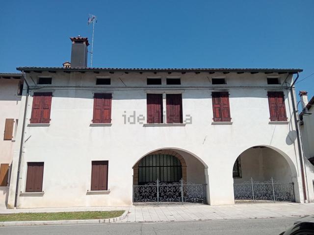 Case e ville in vendita di 371 m²