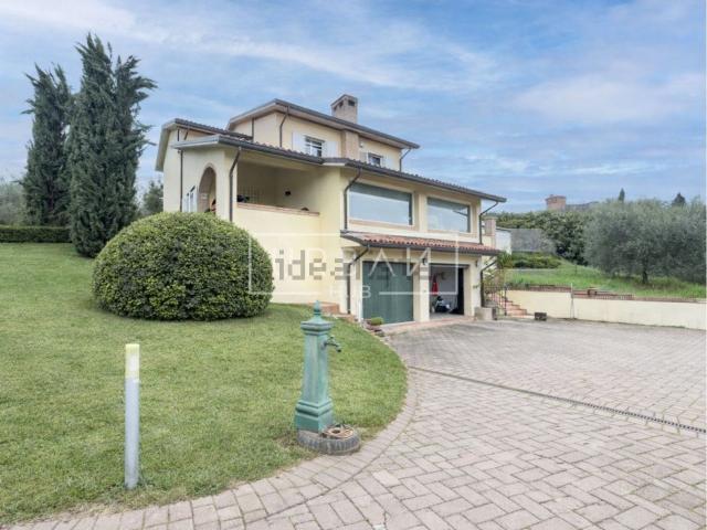 Case e ville in vendita di 371 m²