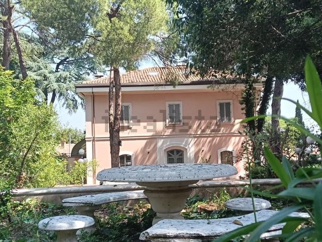 Case e ville in vendita di 371 m²