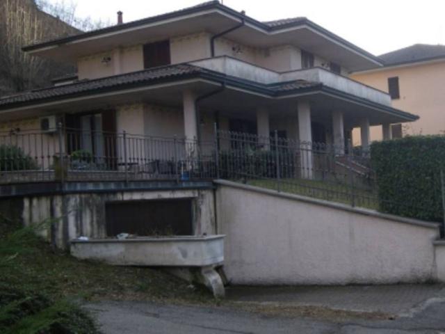 Case e ville in vendita di 371 m² in Via Rinarolo