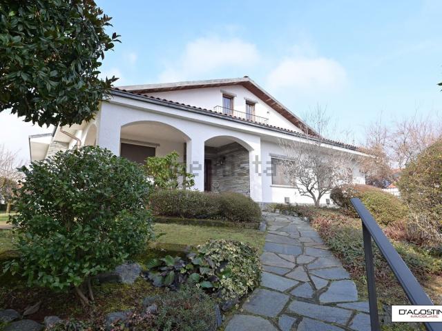 Case e ville in vendita di 371 m² in Viale Paradiso, 63