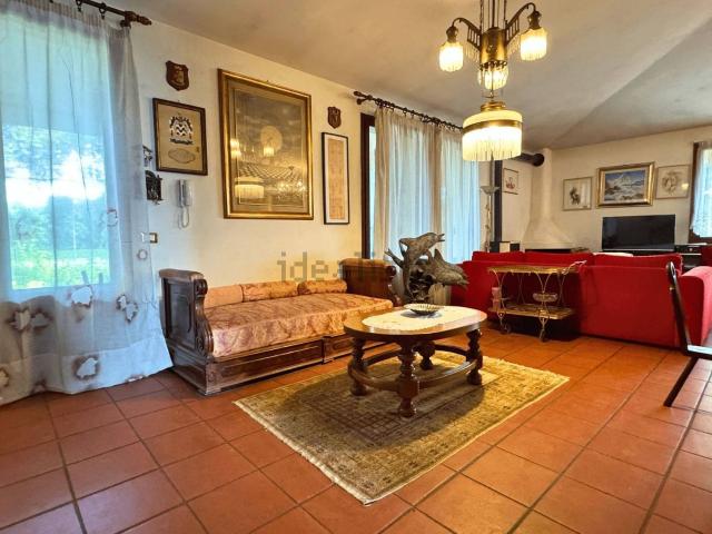 Case e ville in vendita di 371 m² in Viale Rimembranza