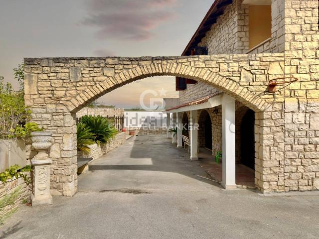 Case e ville in vendita di 372 m²