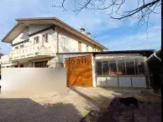 Case e ville in vendita di 372 m² in Via Colombara, 5