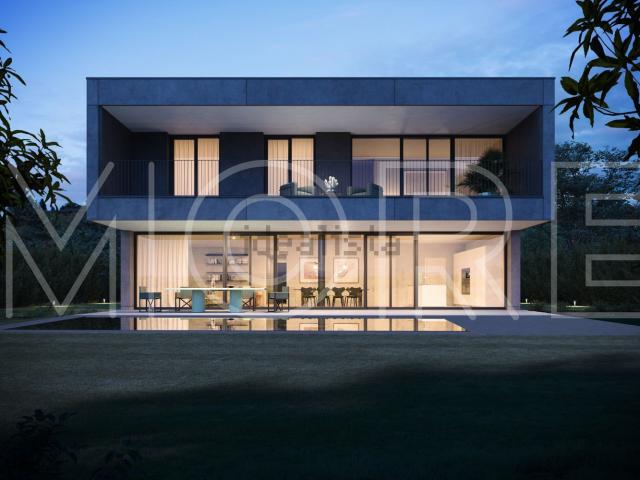 Case e ville in vendita di 372 m² in Via La Spezia