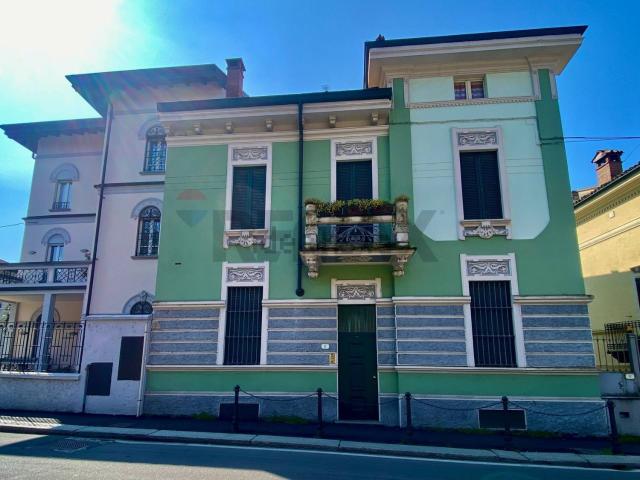 Case e ville in vendita di 373 m²