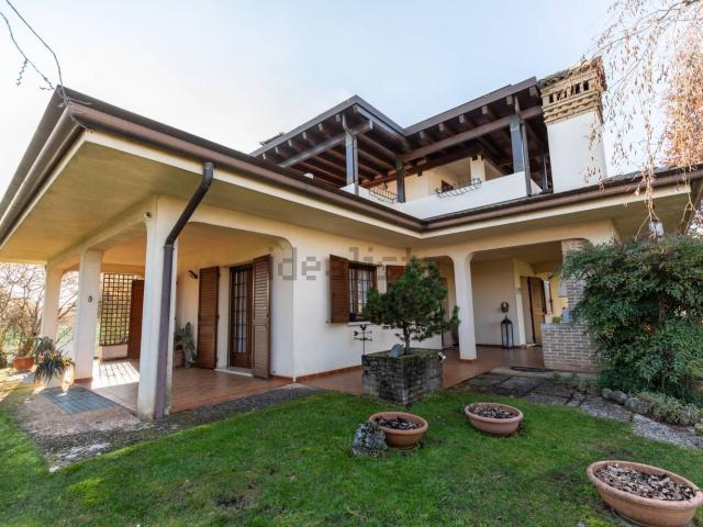Case e ville in vendita di 373 m²