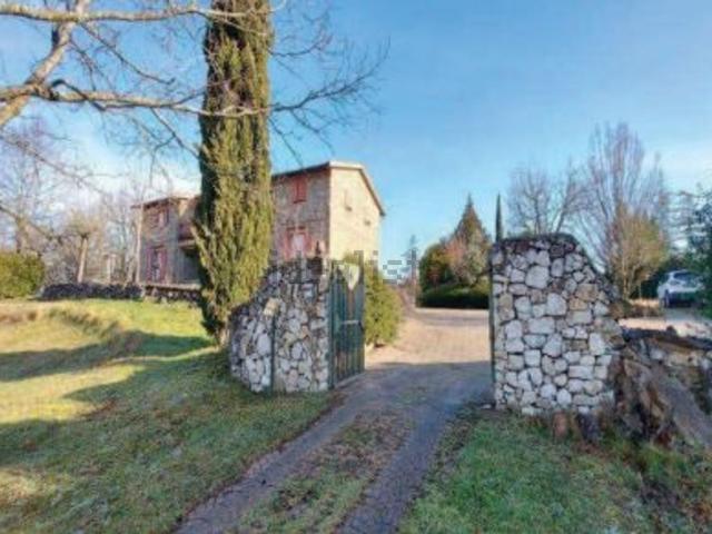 Case e ville in vendita di 374 m² in Via Case Sparse, 1
