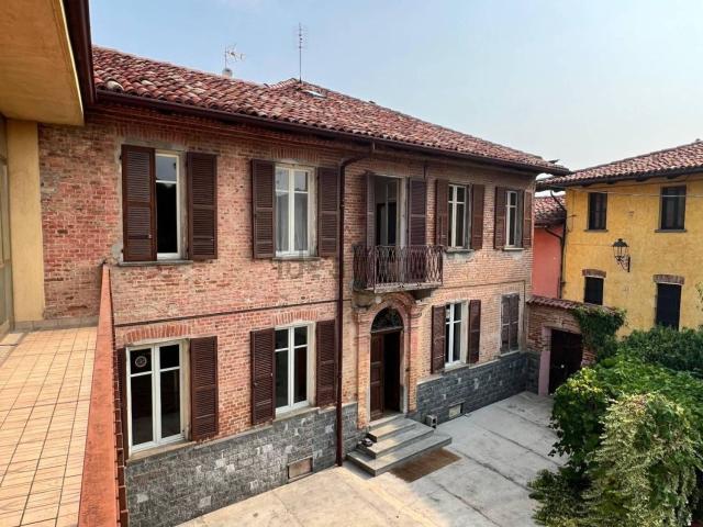 Case e ville in vendita di 374 m² in Via Giuseppe Mazzini, 4