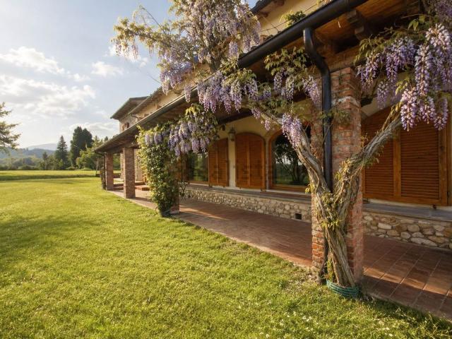 Case e ville in vendita di 374 m² in Via Panfi Anselmo, 9
