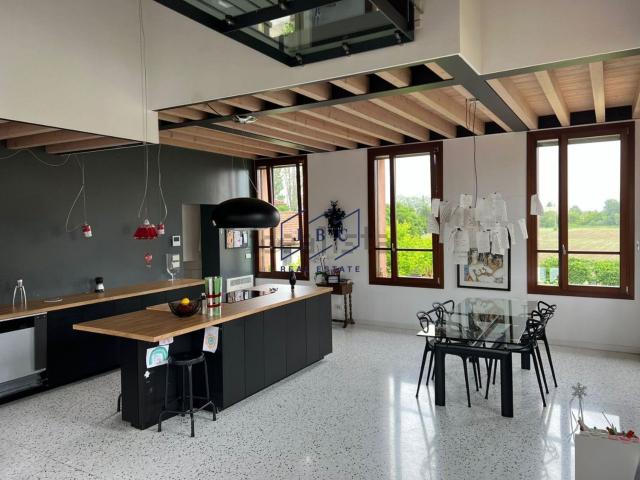 Case e ville in vendita di 374 m² in Piazza Vittorio Emanuele