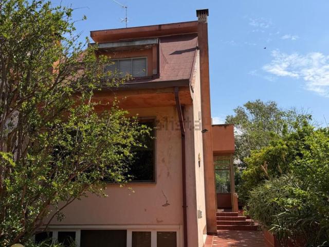 Case e ville in vendita di 375 m² in Via Campania