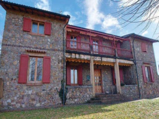 Case e ville in vendita di 375 m² in Via Case Sparse