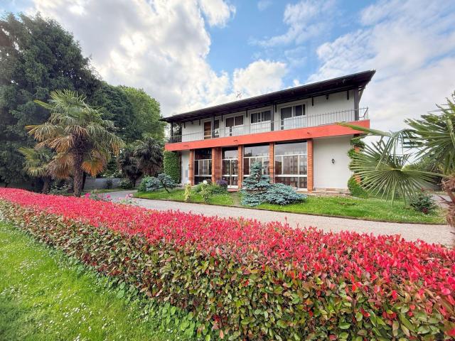 Case e ville in vendita di 375 m² in Via Gianfranco Miglio, 20