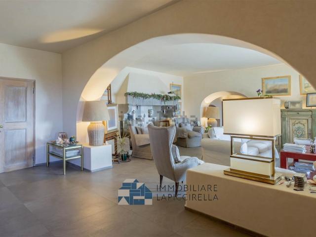 Case e ville in vendita di 375 m² in Via del Rossellino