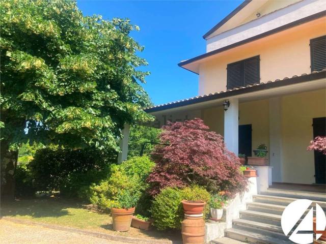 Case e ville in vendita di 375 m² in Via della Castellina, 20
