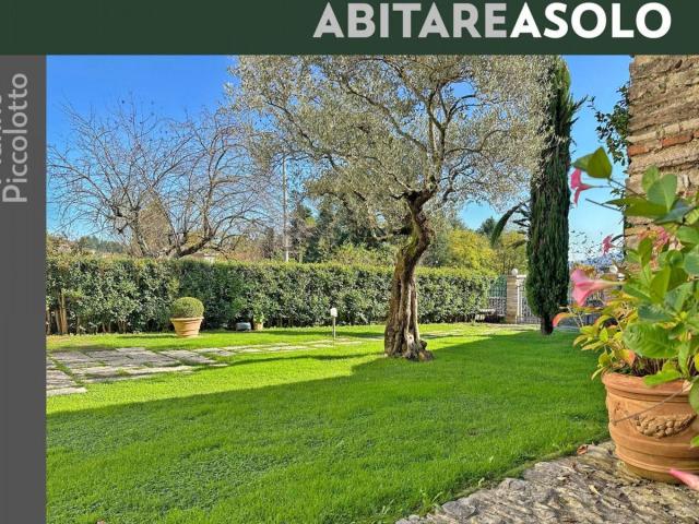 Case e ville in vendita di 375 m² in Via Obledo