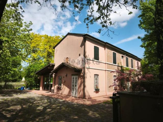 Case e ville in vendita di 375 m² in Via Lughese, 189