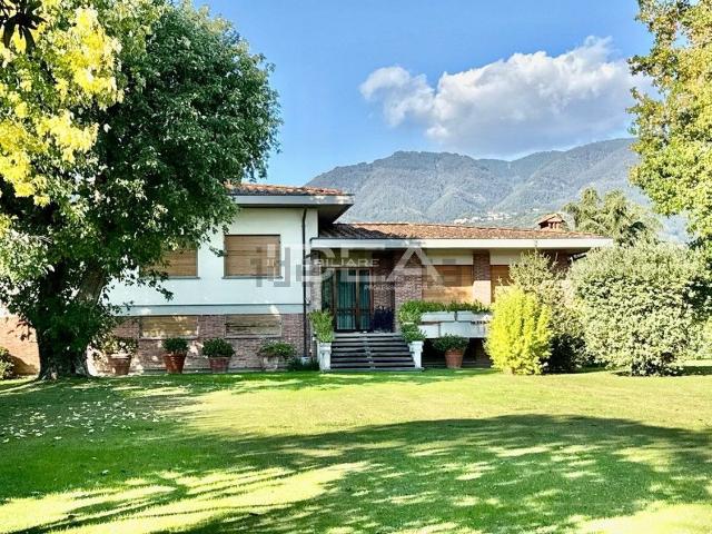 Case e ville in vendita di 375 m² in Via San Martino