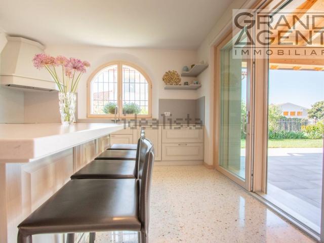 Case e ville in vendita di 375 m² in Via San Chiara, 13
