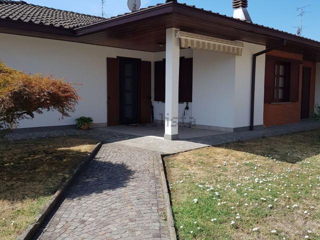 Case e ville in vendita di 375 m² in Viale Vittoria