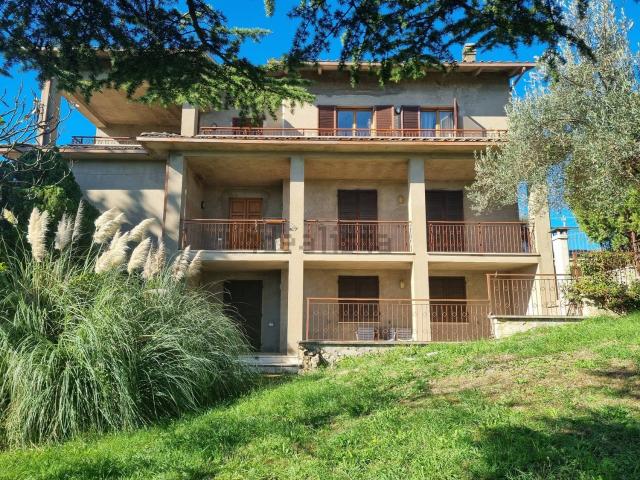Case e ville in vendita di 375 m² in Strada dei Conservoni, 5
