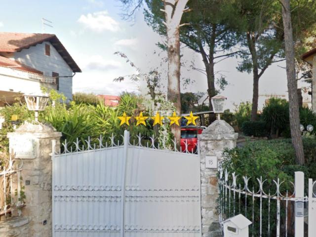 Case e ville in vendita di 376 m² in Viale Lincoln