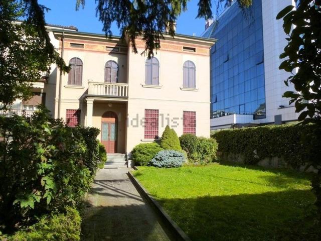 Case e ville in vendita di 377 m²
