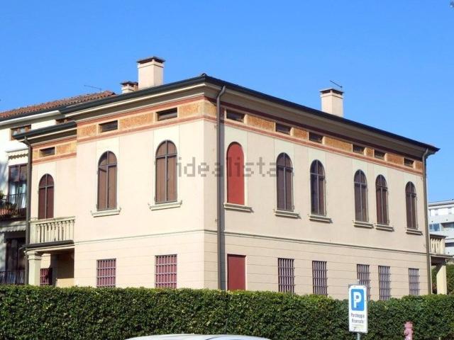 Case e ville in vendita di 377 m²