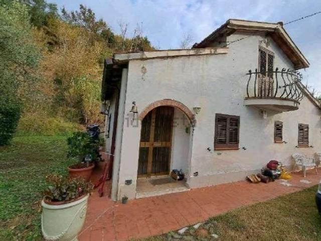 Case e ville in vendita di 377 m²
