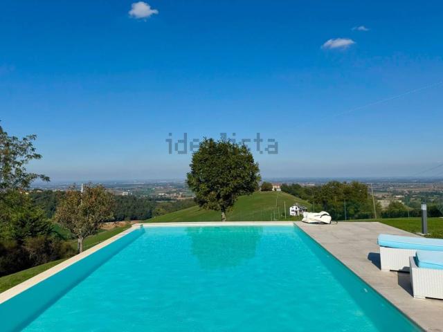 Case e ville in vendita di 377 m² in Via Carroni, 26