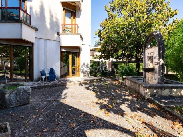 Case e ville in vendita di 377 m² in Via Antonio Vivaldi, 8
