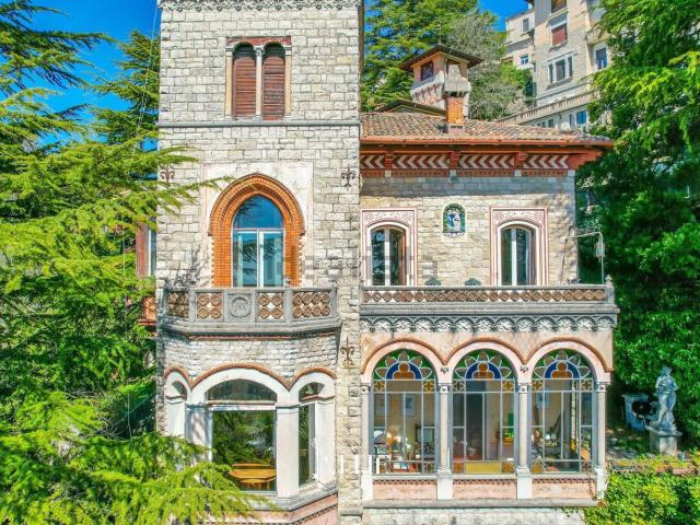 Case e ville in vendita di 377 m² in Via Fincarà, 27