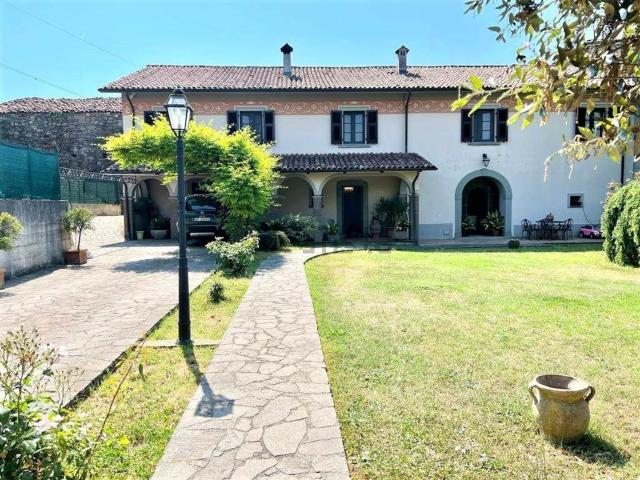Case e ville in vendita di 377 m² in Via Francia