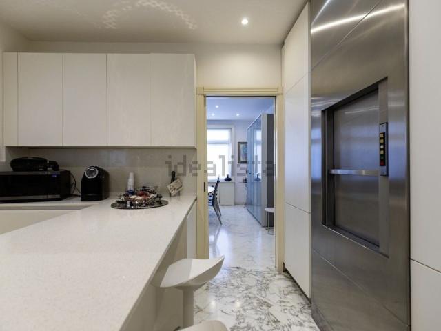 Case e ville in vendita di 377 m² in Via Roma Capitale, 27