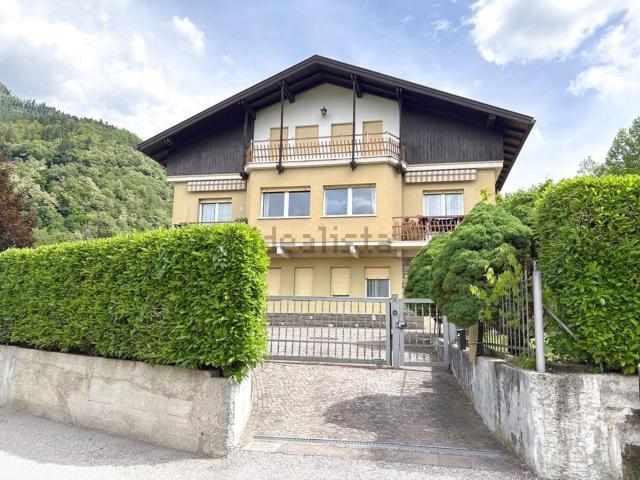 Case e ville in vendita di 378 m²