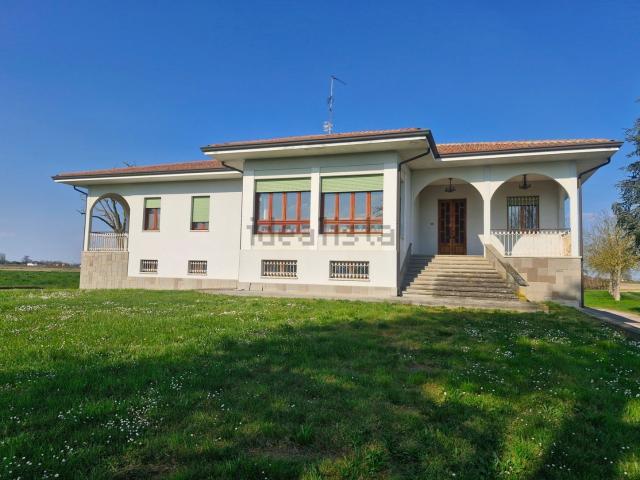 Case e ville in vendita di 378 m² in Via Corazza