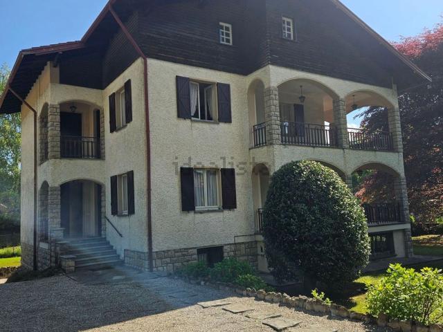 Case e ville in vendita di 378 m² in Via Dante Alighieri, 5