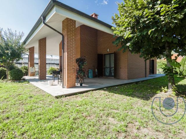 Case e ville in vendita di 378 m² in Via Mario Cora