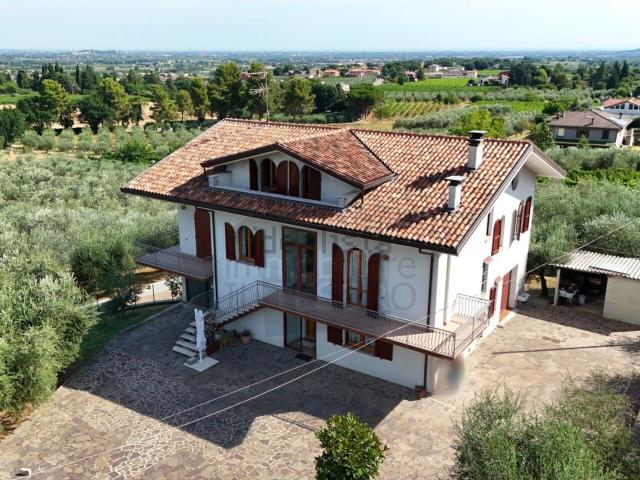Case e ville in vendita di 378 m² in Via Serra Casalecchio, 105