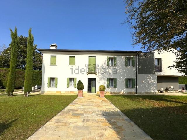 Case e ville in vendita di 379 m² in Via Euganea San Biagio, 53