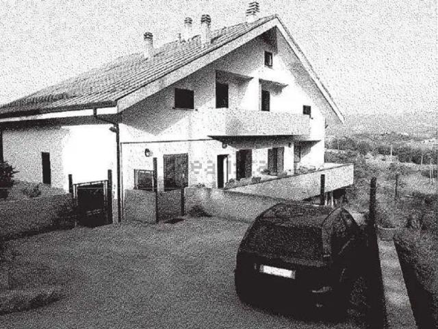 Case e ville in vendita di 379 m² in Via Fontanesi