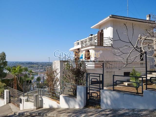 Case e ville in vendita di 379 m² in Viale Grotta Sant&apos Ermete, 1