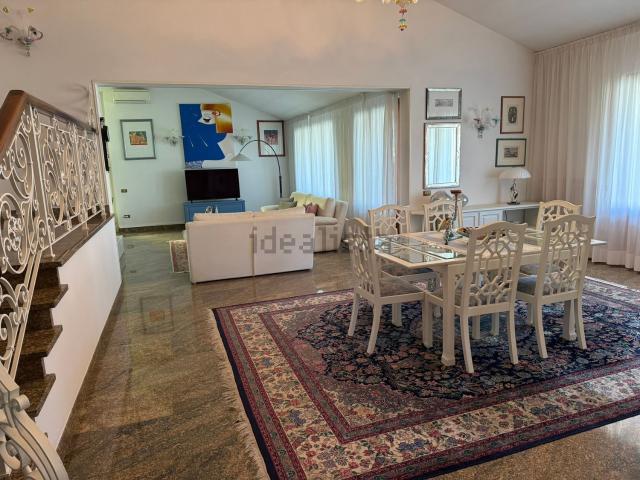 Case e ville in vendita di 380 m²