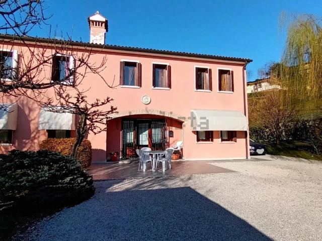 Case e ville in vendita di 380 m²