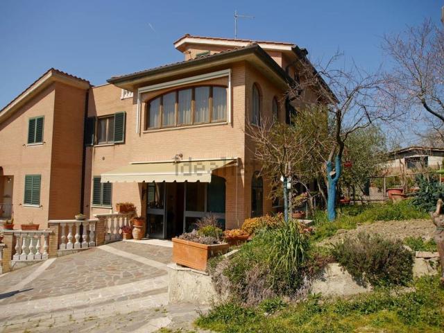 Case e ville in vendita di 380 m²