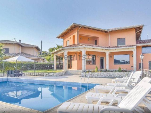 Case e ville in vendita di 380 m²