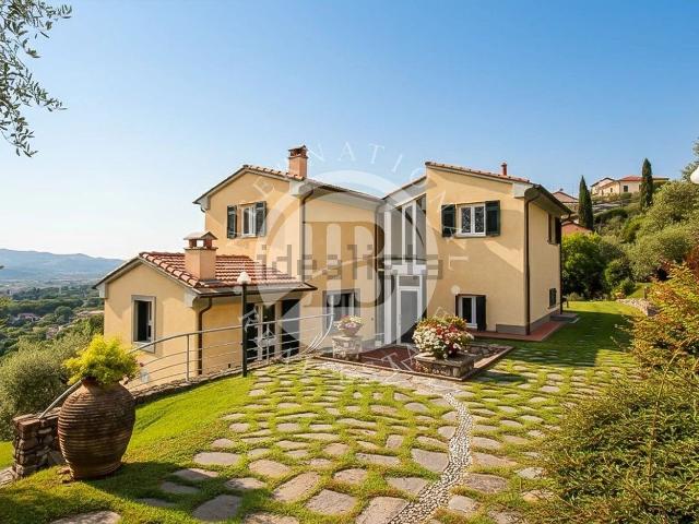 Case e ville in vendita di 380 m²