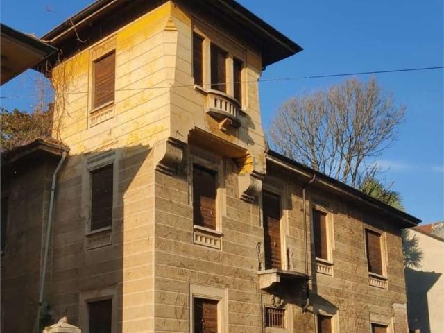 Case e ville in vendita di 360 m² in Via Palestro, 28