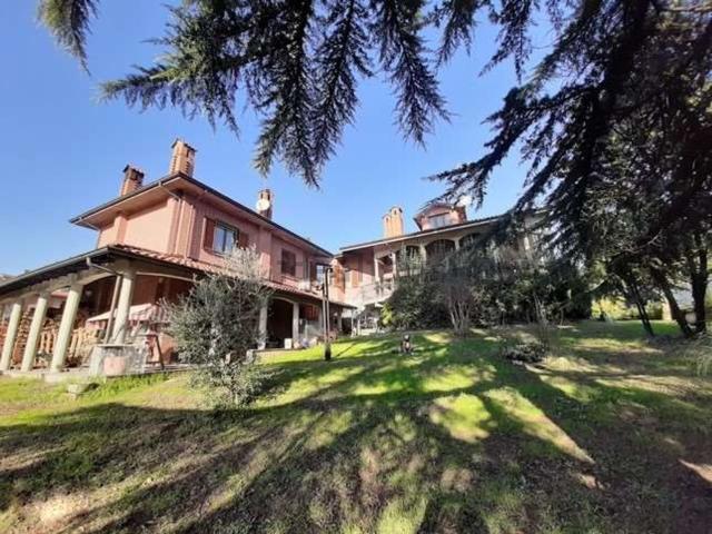 Case e ville in vendita di 380 m²